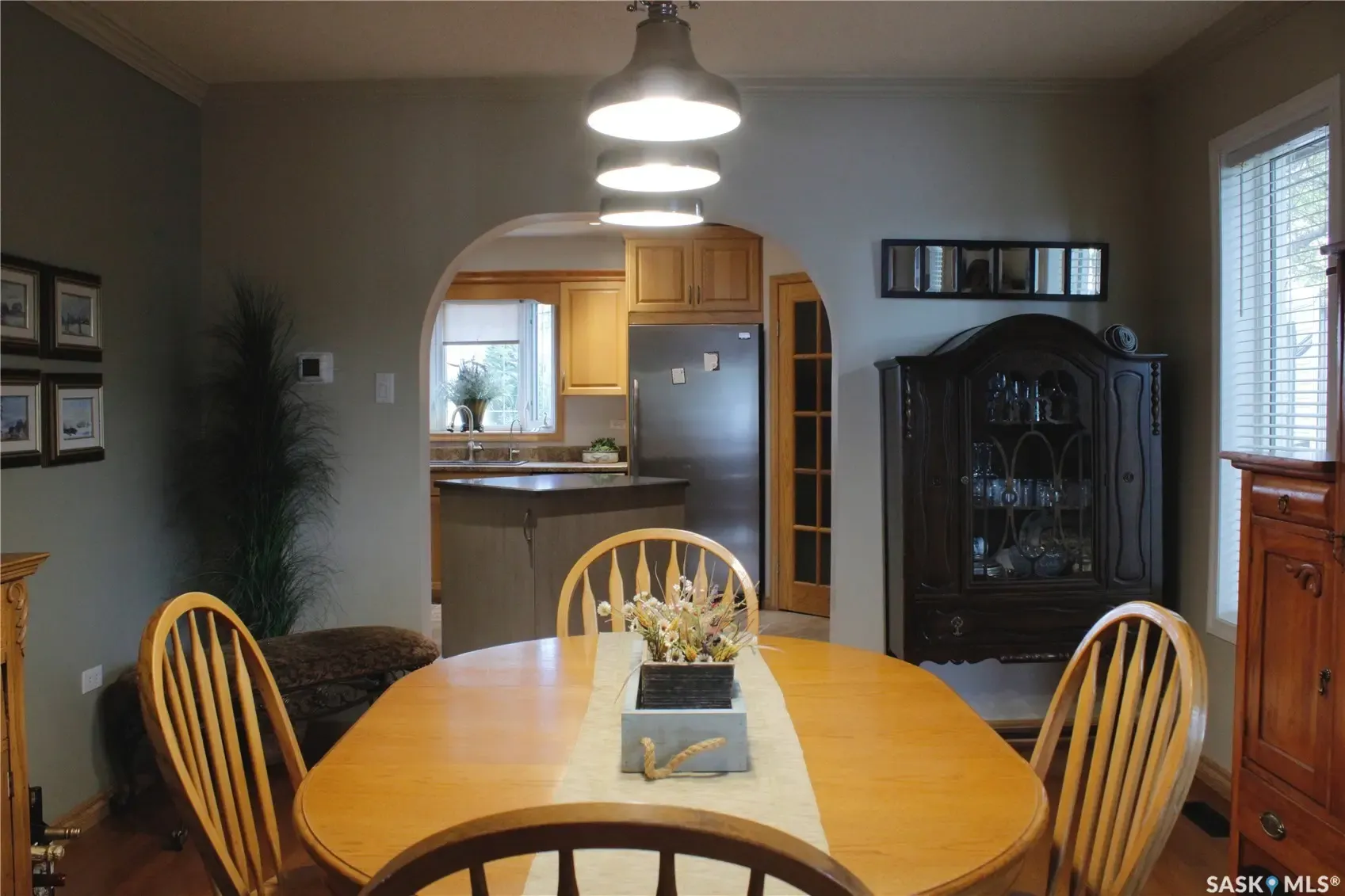 323 Currie AVENUE