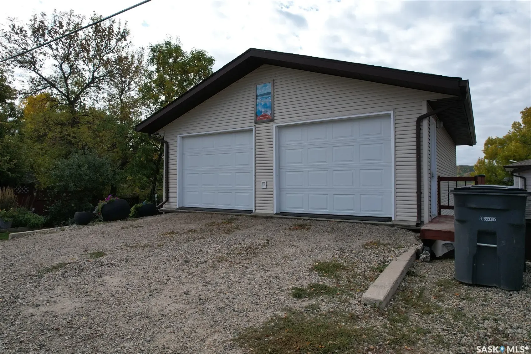 323 Currie AVENUE