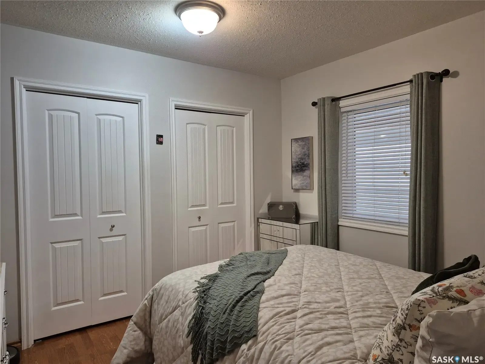 323 Currie AVENUE
