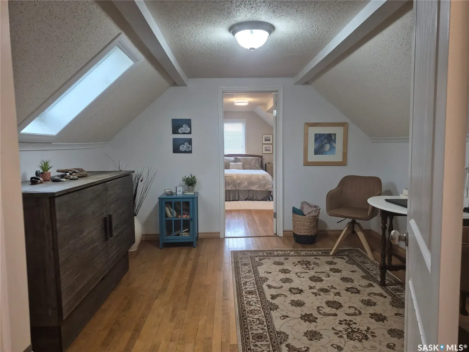 323 Currie AVENUE