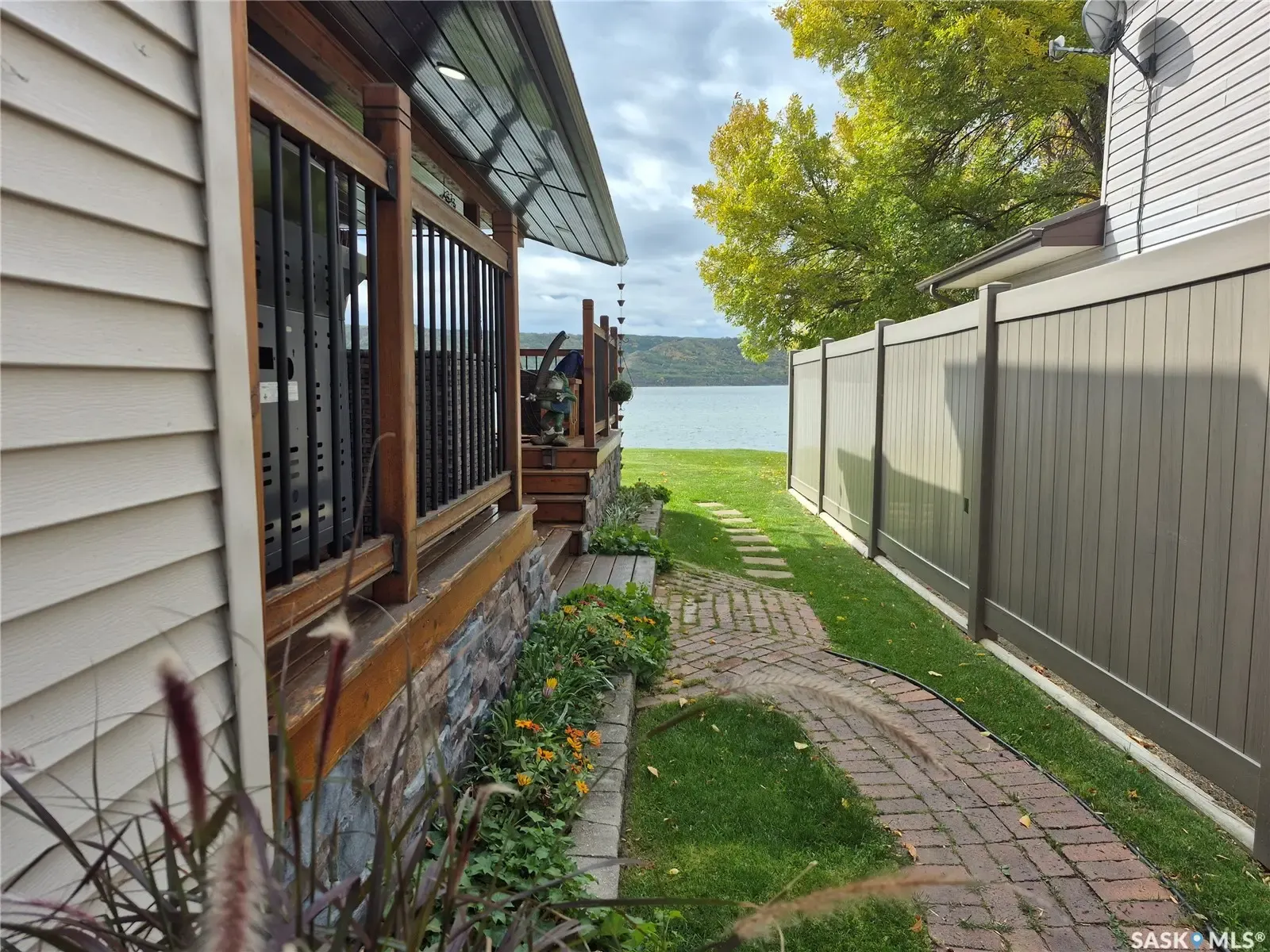 323 Currie AVENUE