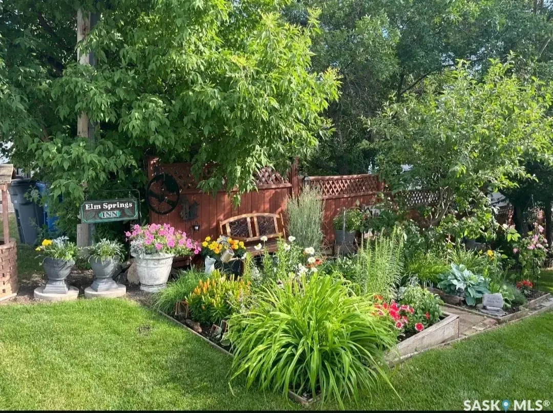 323 Currie AVENUE