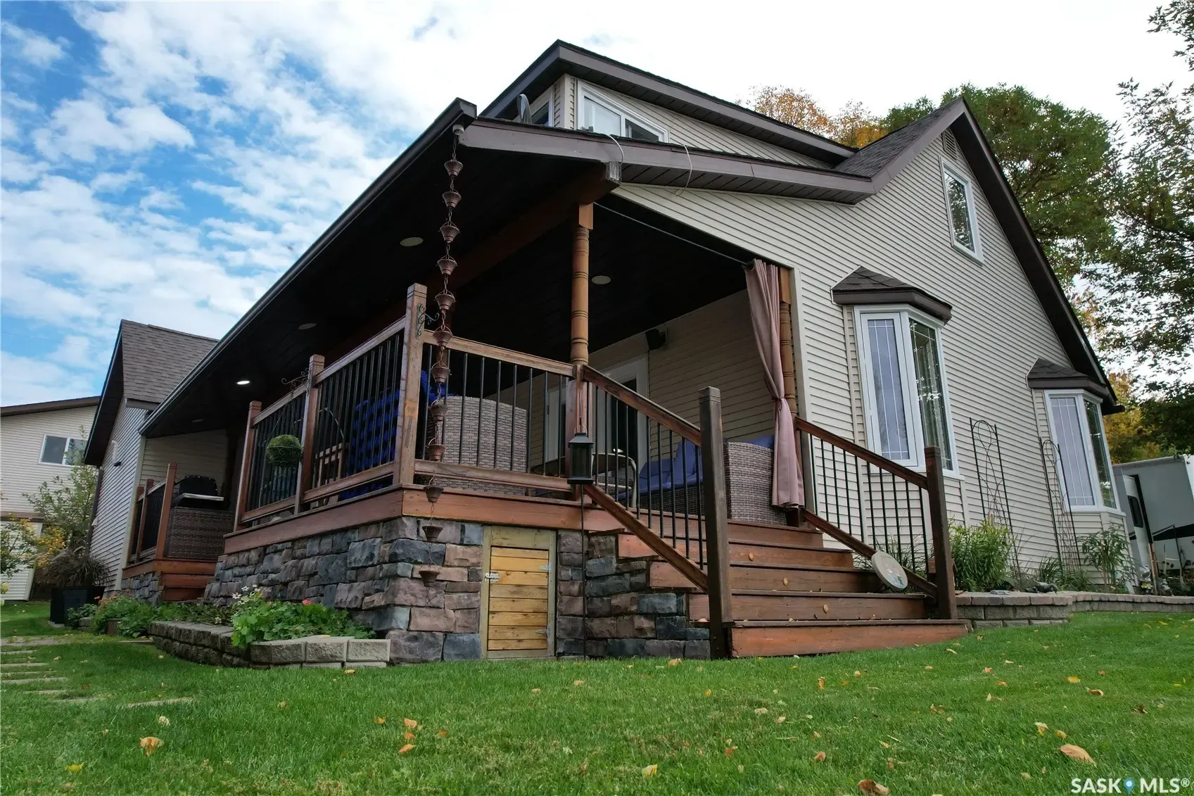 323 Currie AVENUE