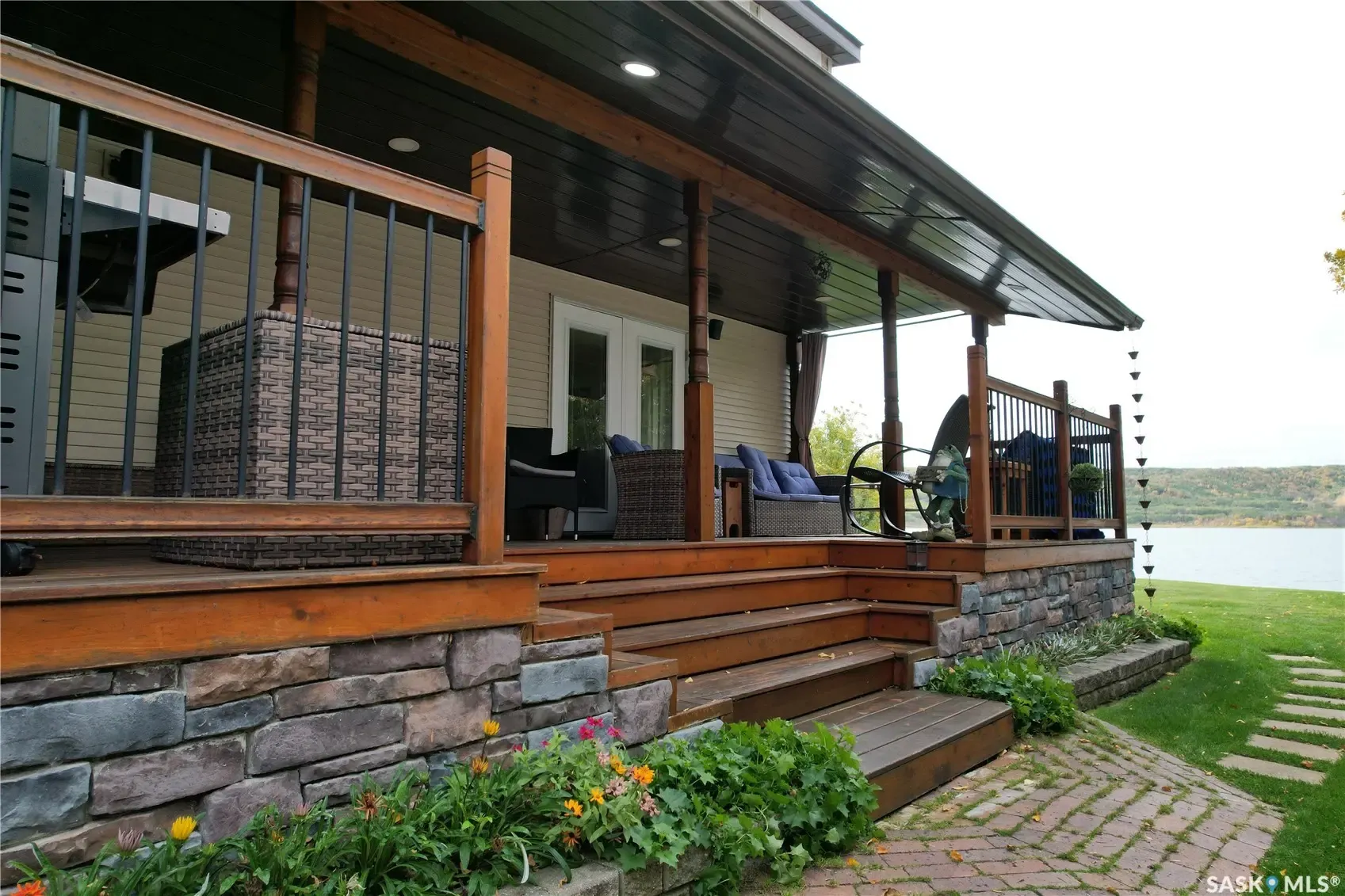 323 Currie AVENUE