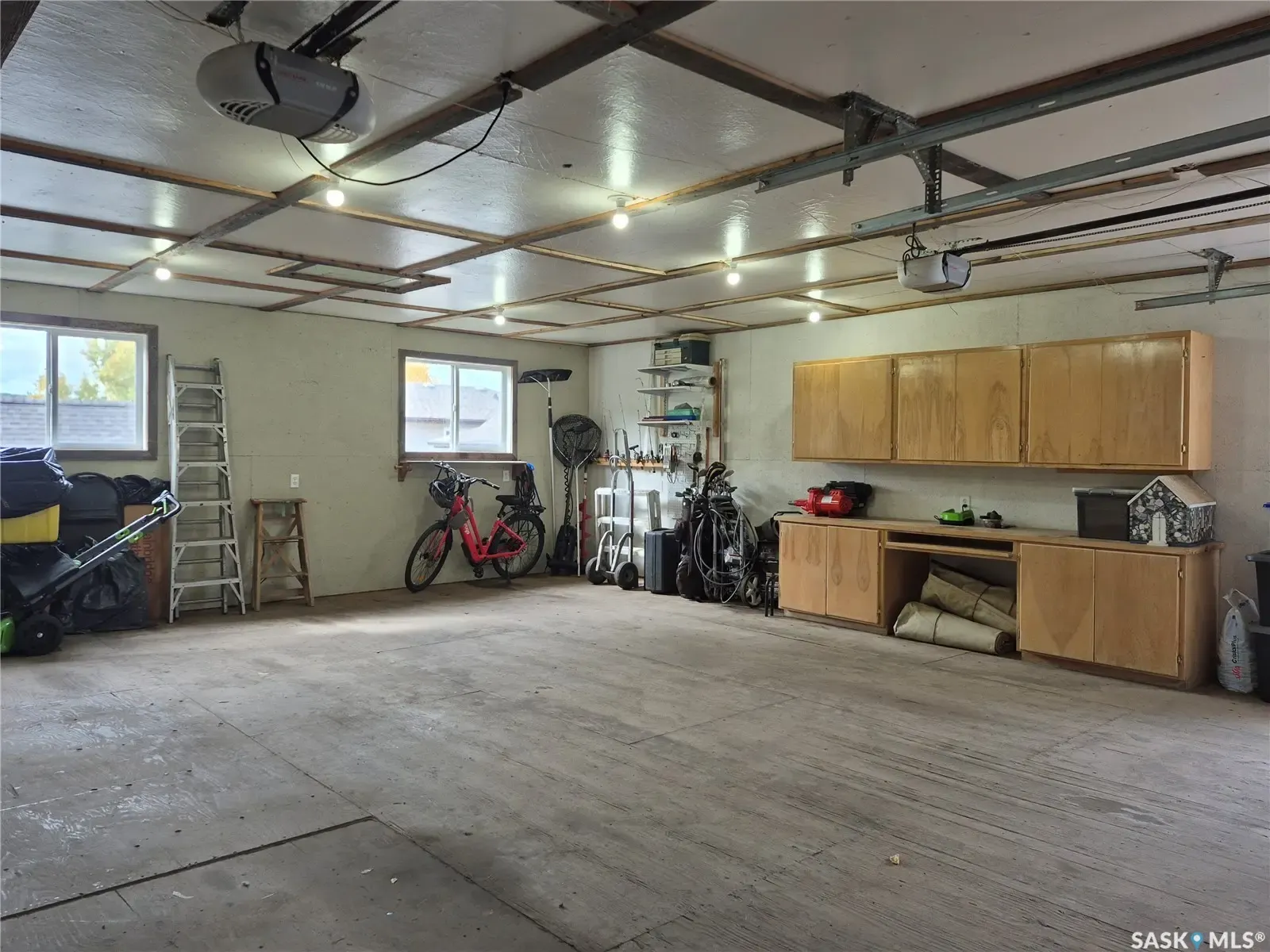 323 Currie AVENUE