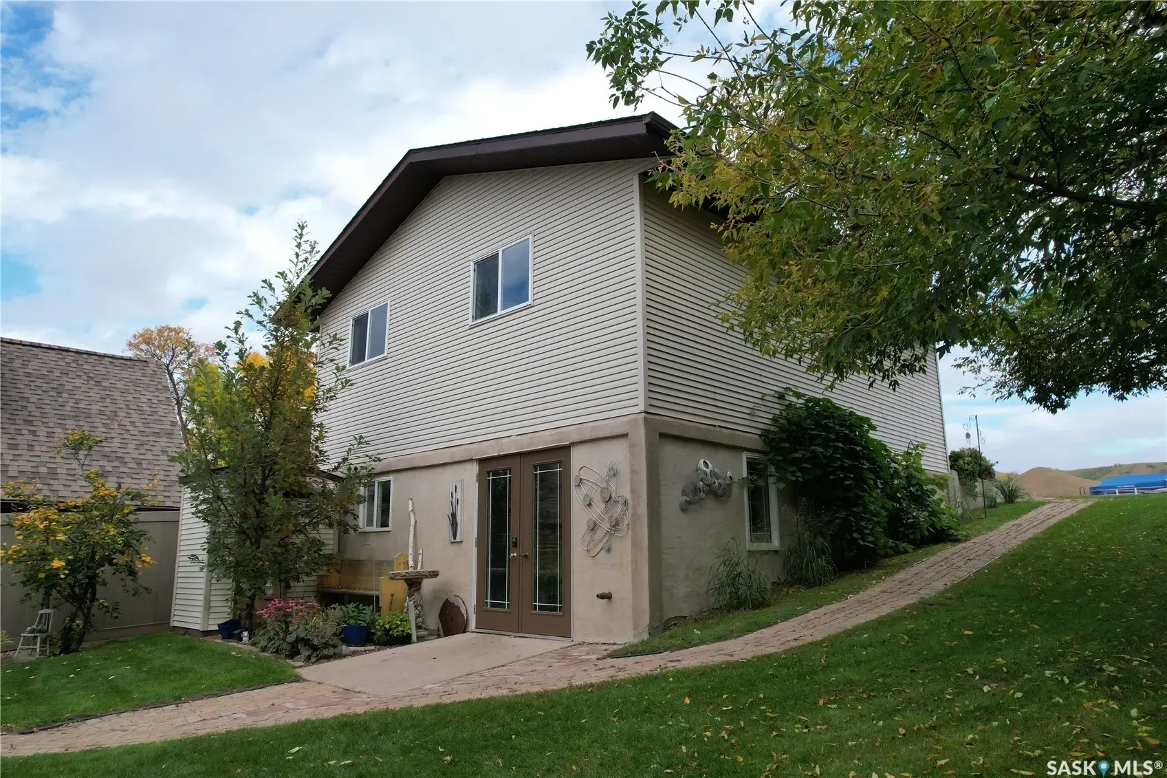 323 Currie AVENUE