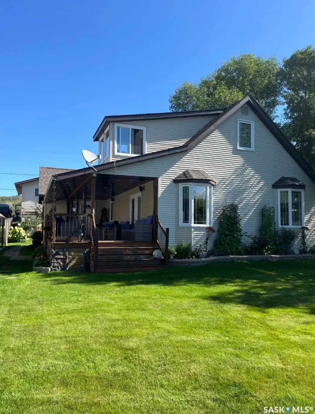 323 Currie AVENUE