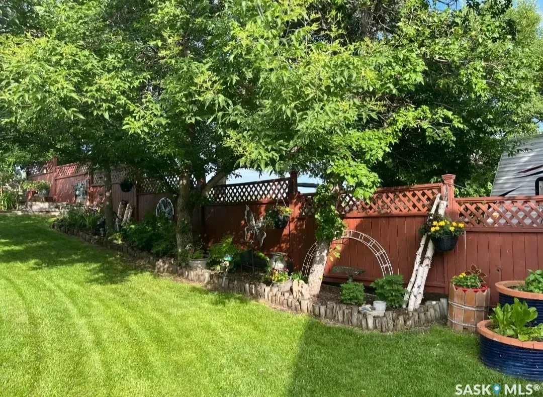 323 Currie AVENUE