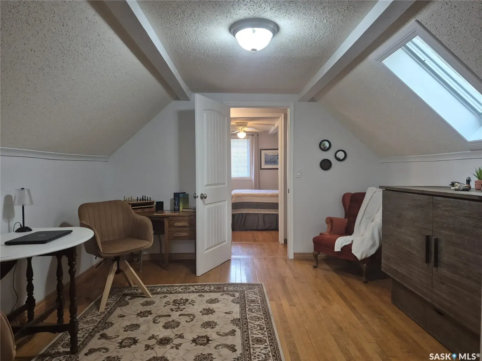 323 Currie AVENUE