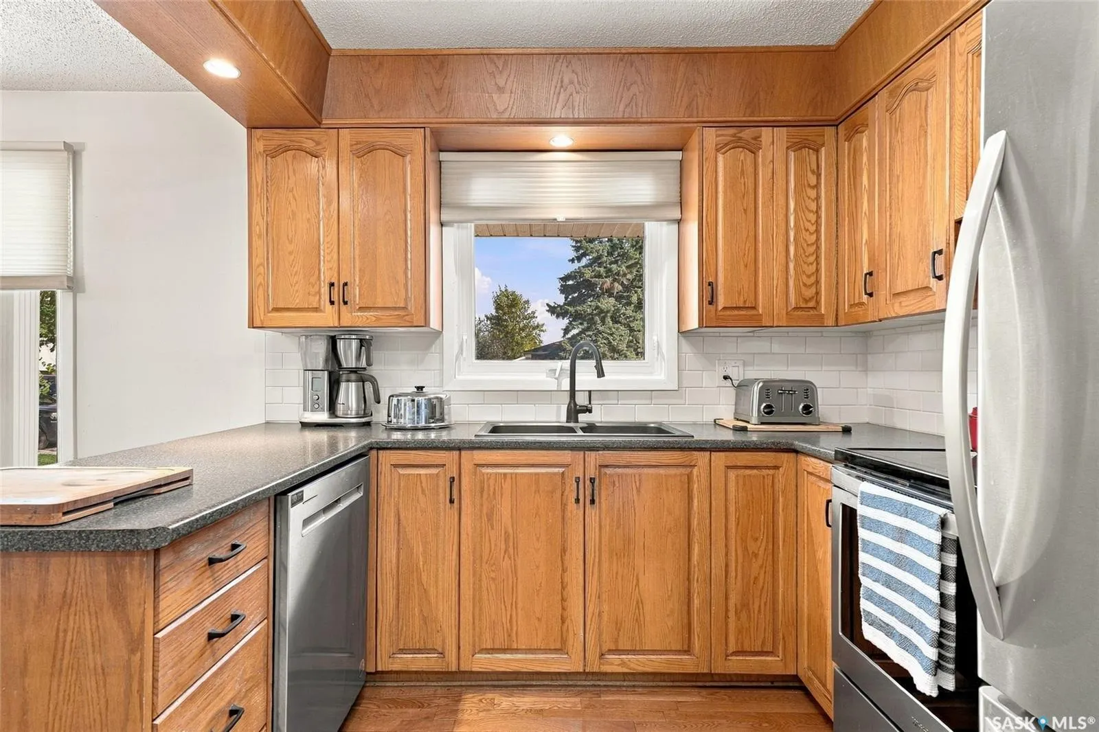 417 Waterloo CRESCENT
