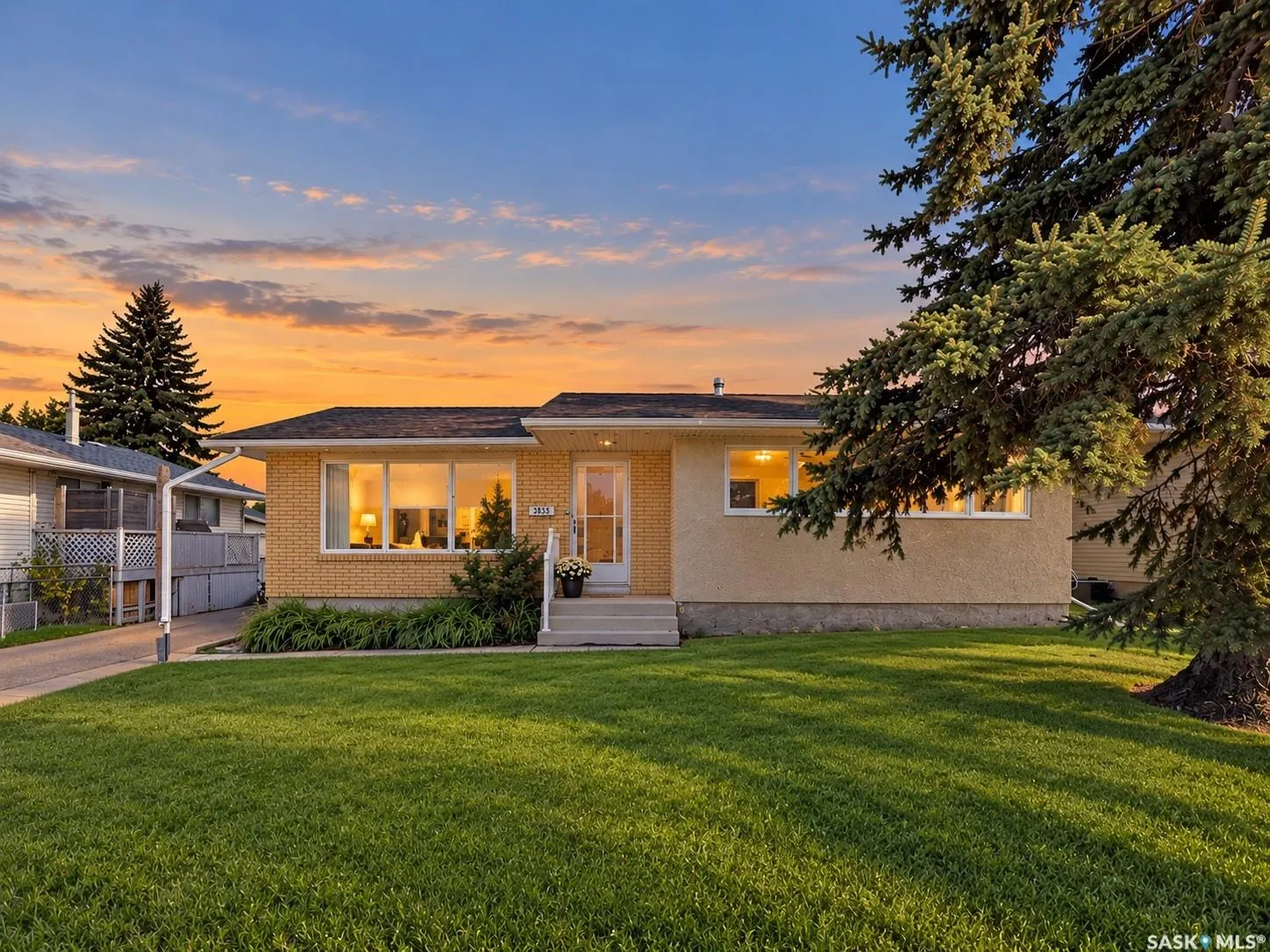384 28th STREET W