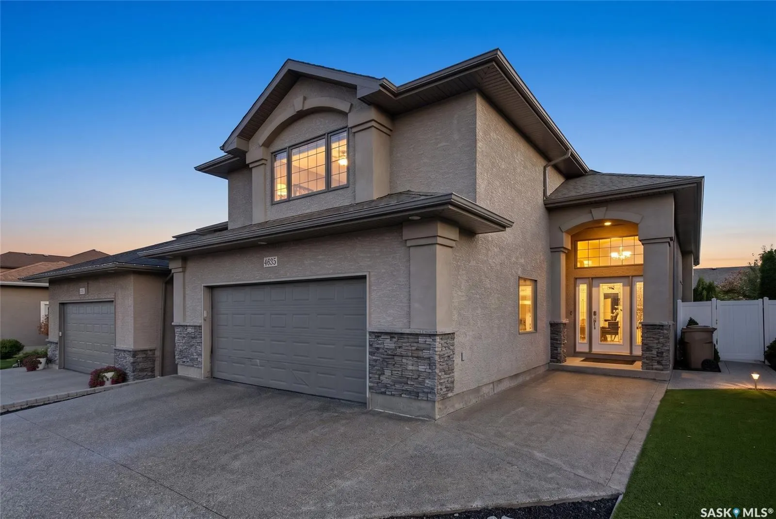 4635 Shumiatcher CRESCENT