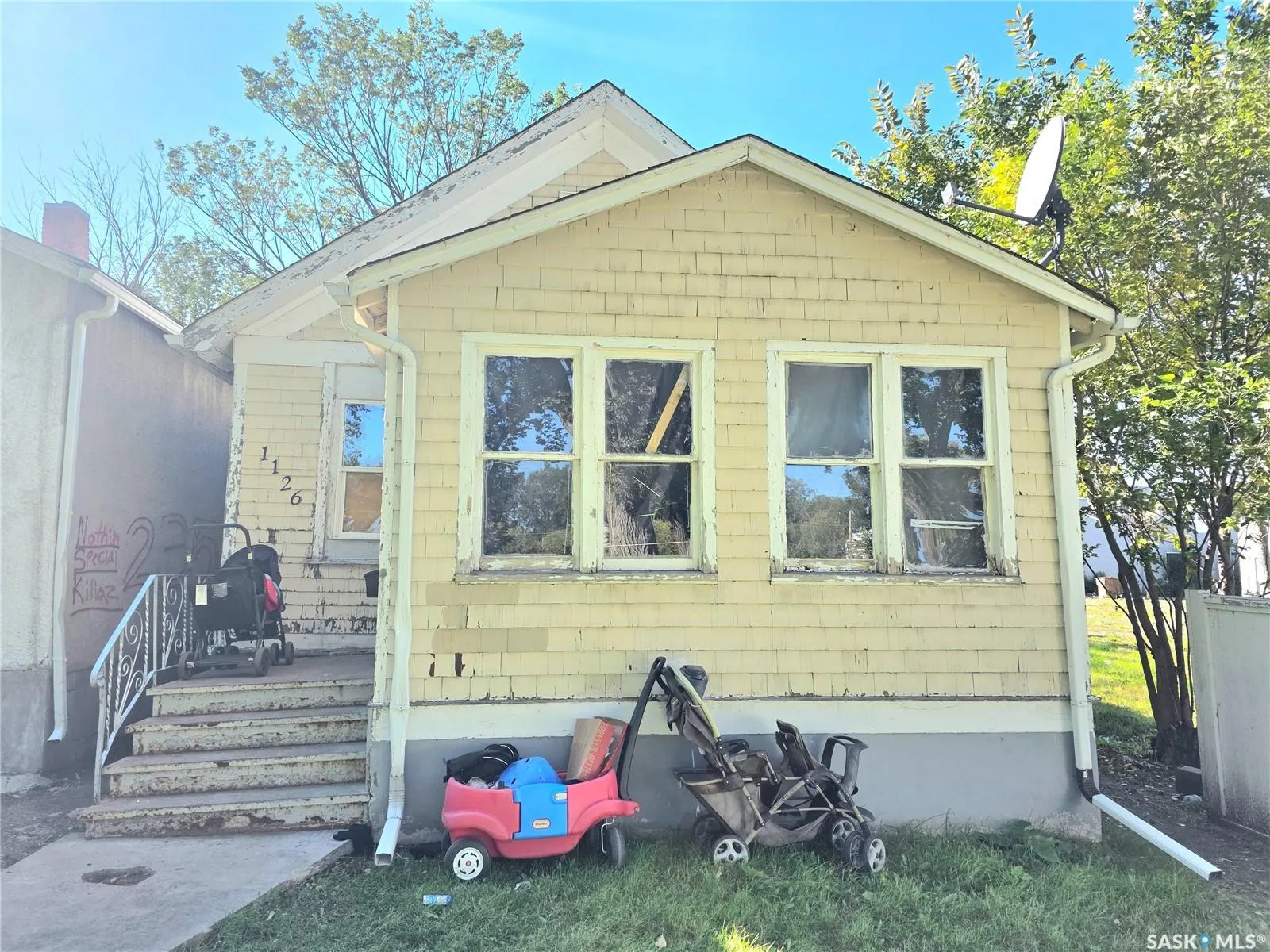 1126 Robinson STREET