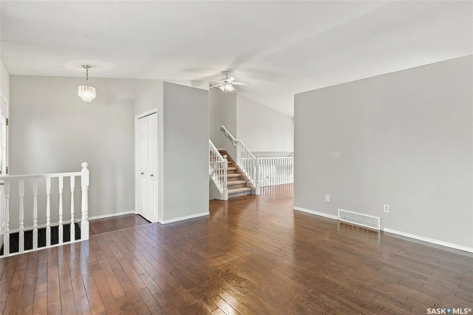 602 Haslam CRESCENT