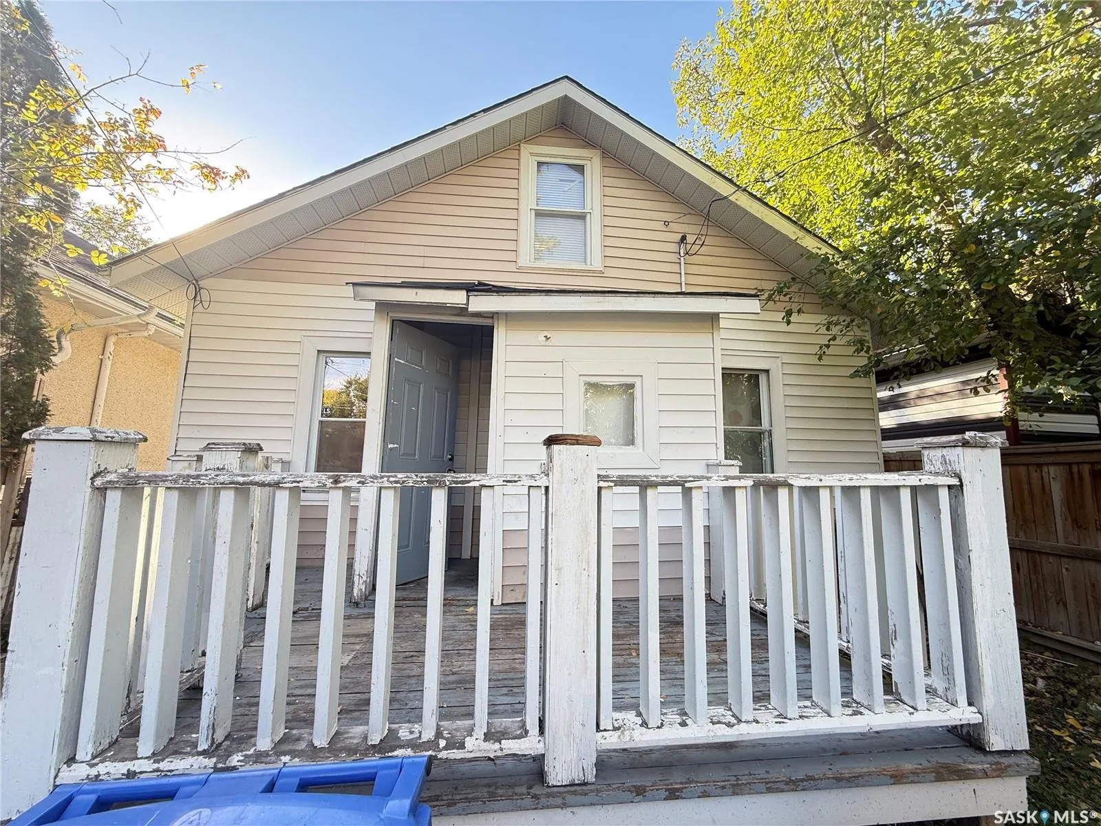 1153 Montague STREET