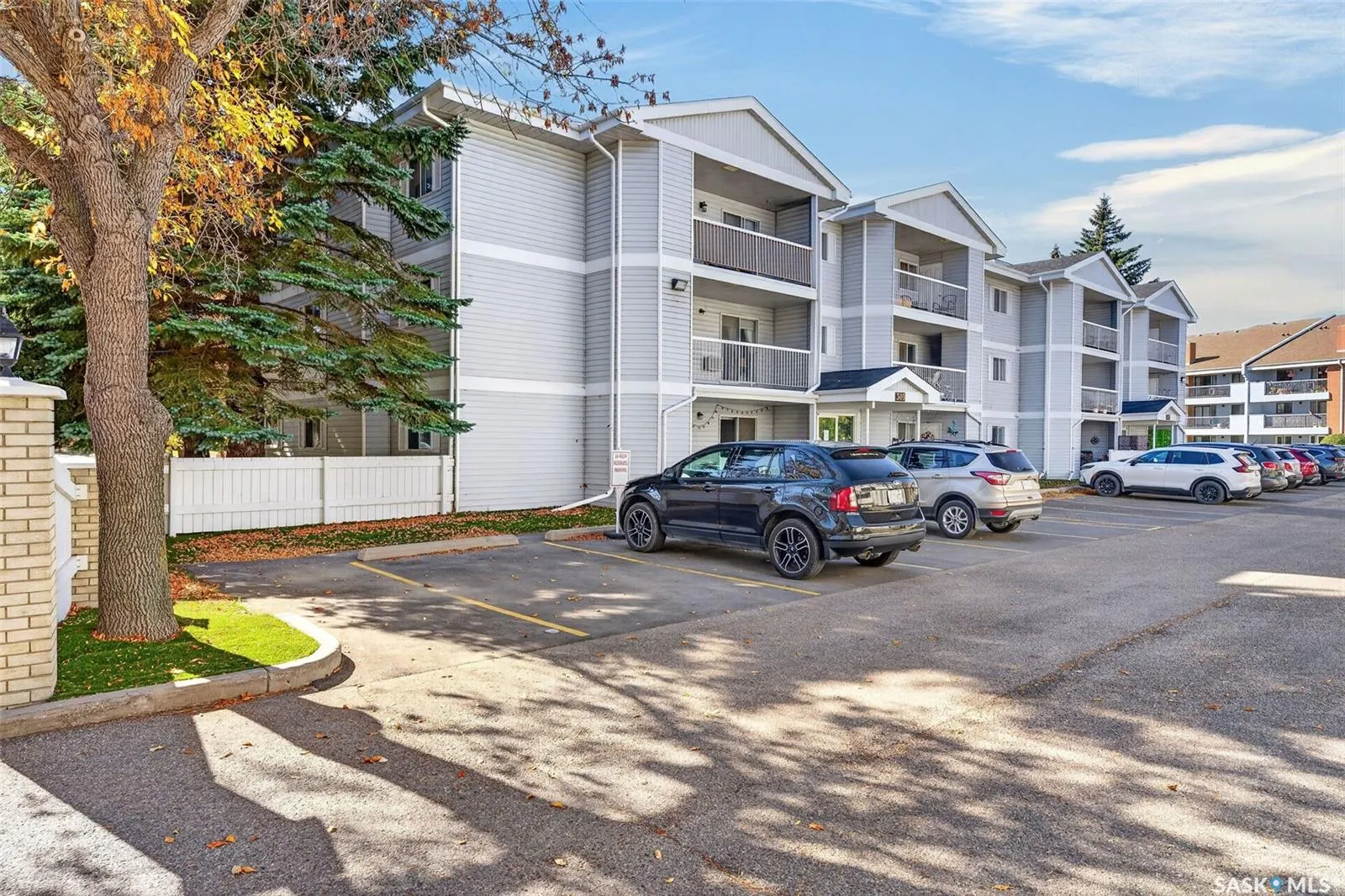 309 Cree CRESCENT #106