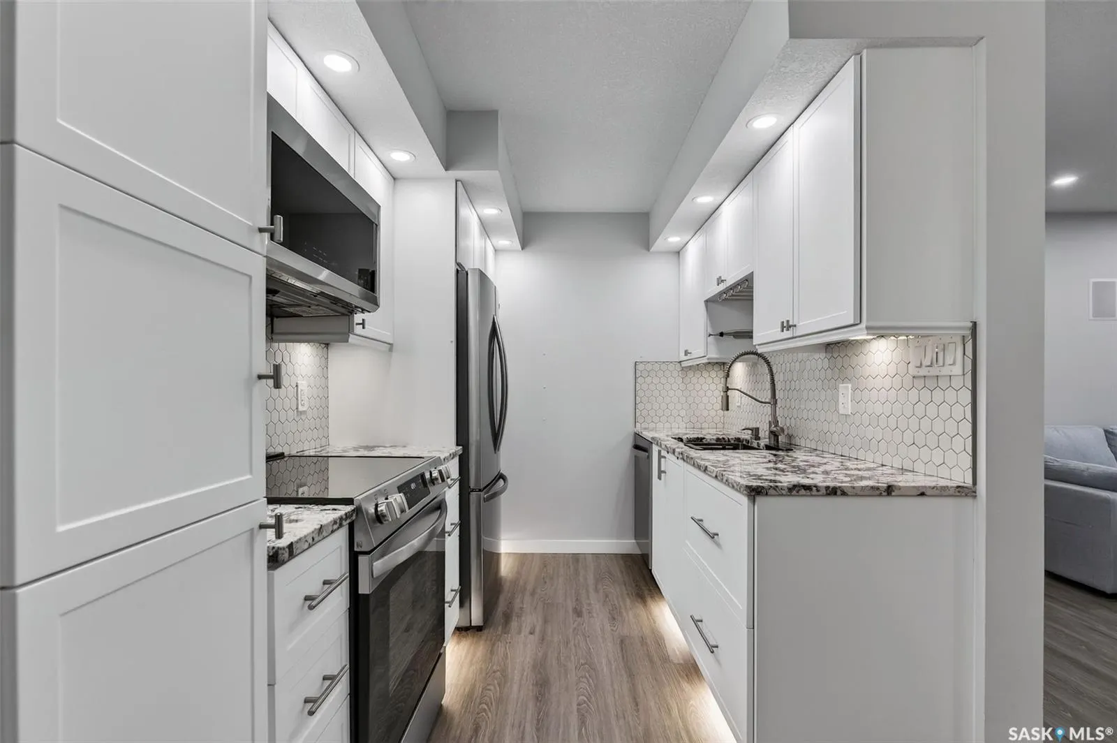 309 Cree CRESCENT #106