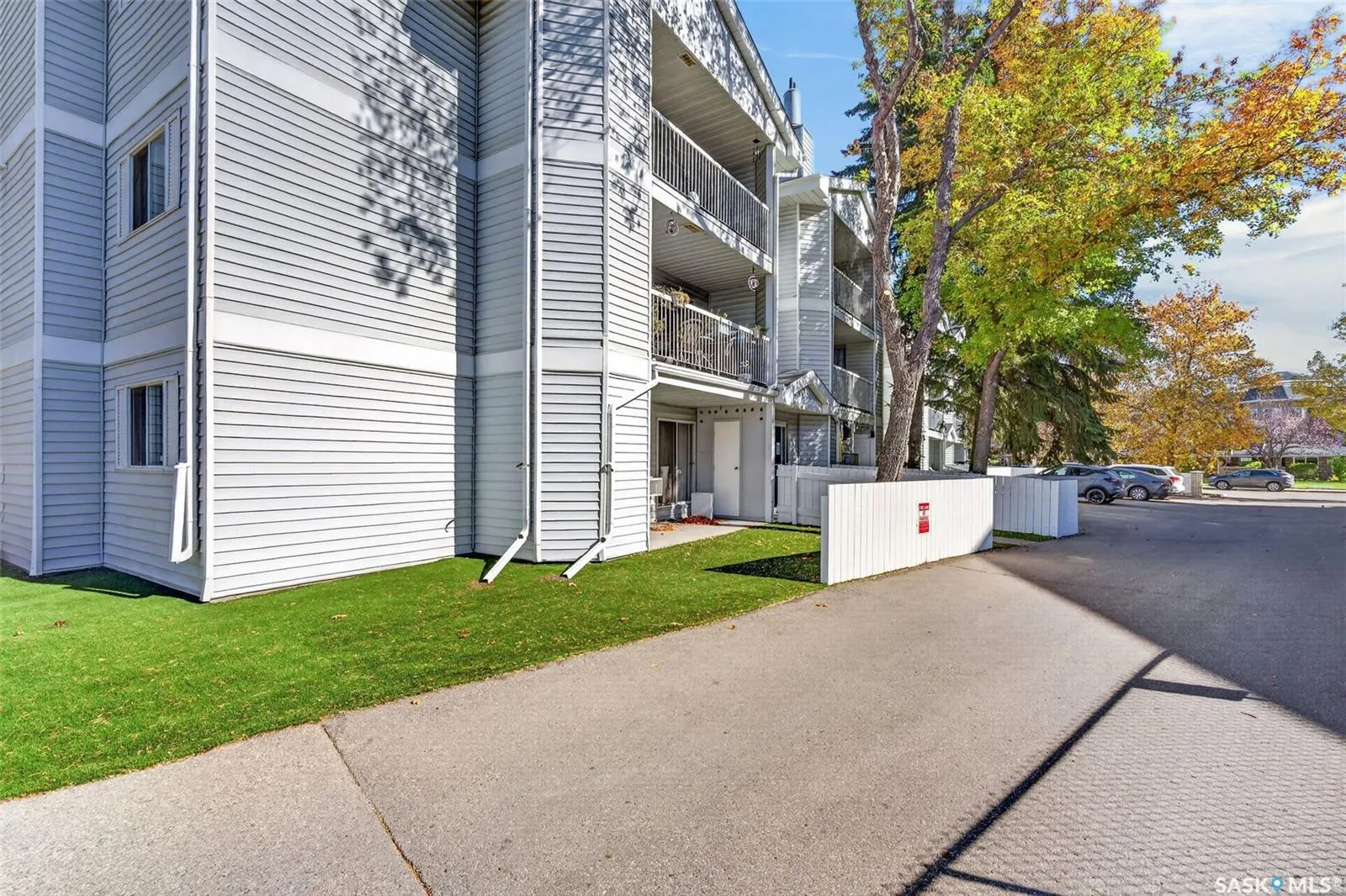 309 Cree CRESCENT #106