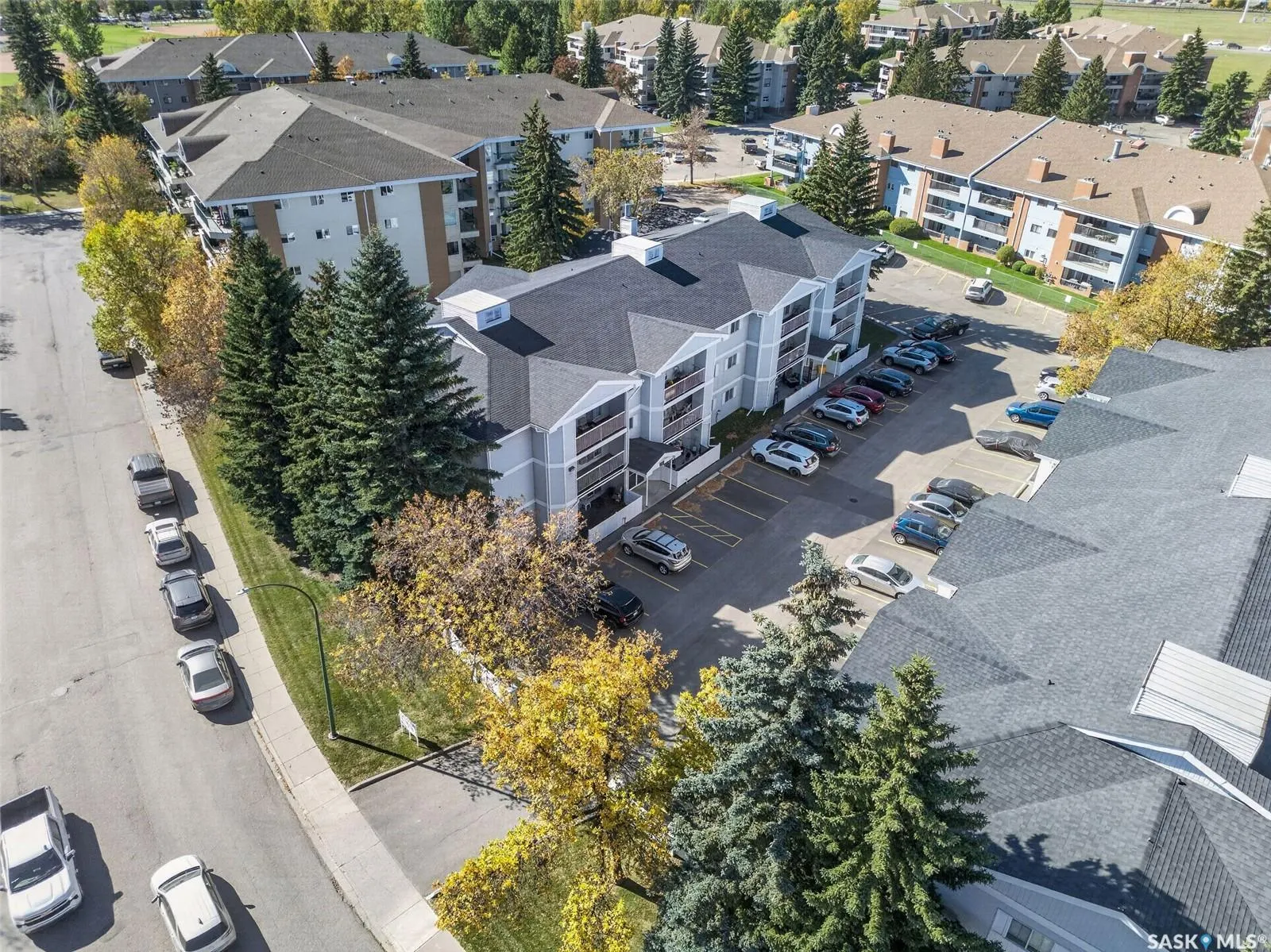 309 Cree CRESCENT #106