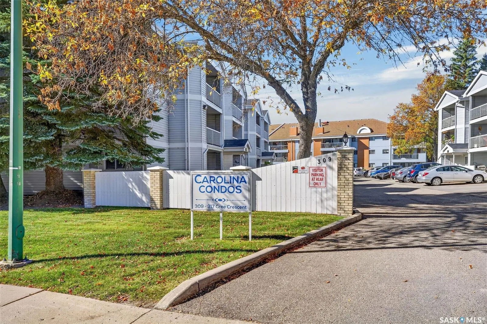 309 Cree CRESCENT #106