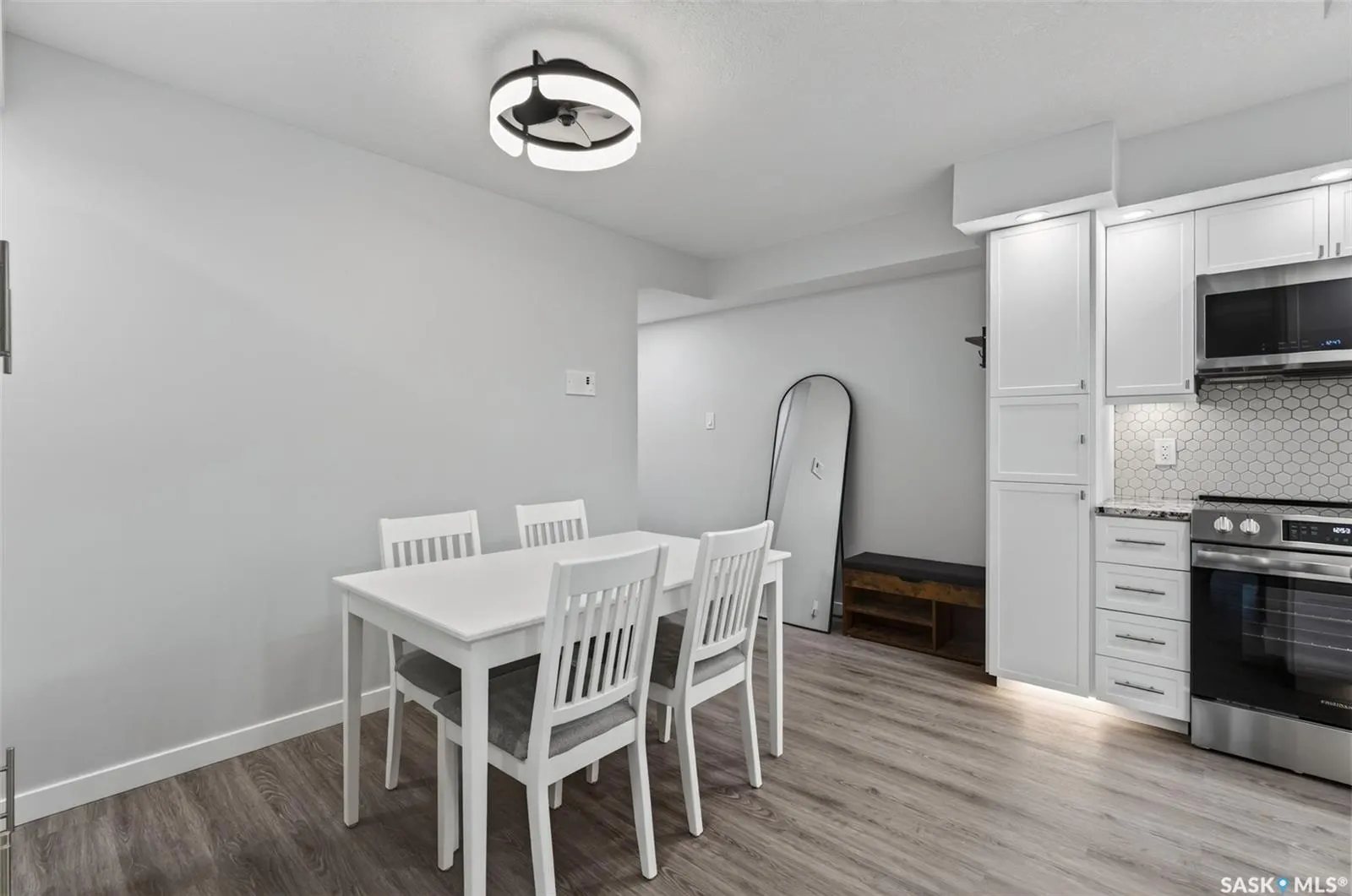 309 Cree CRESCENT #106