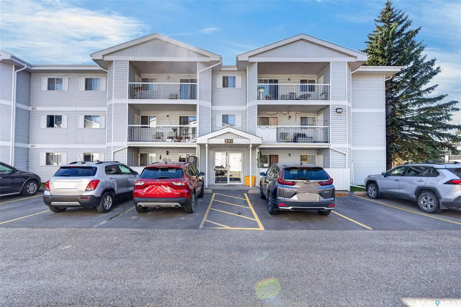 309 Cree CRESCENT #106