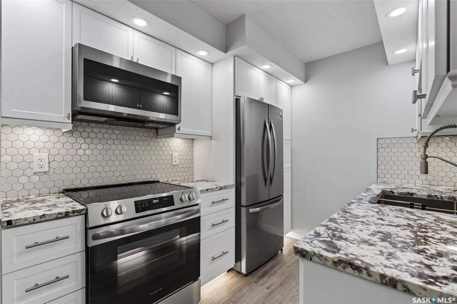 309 Cree CRESCENT #106