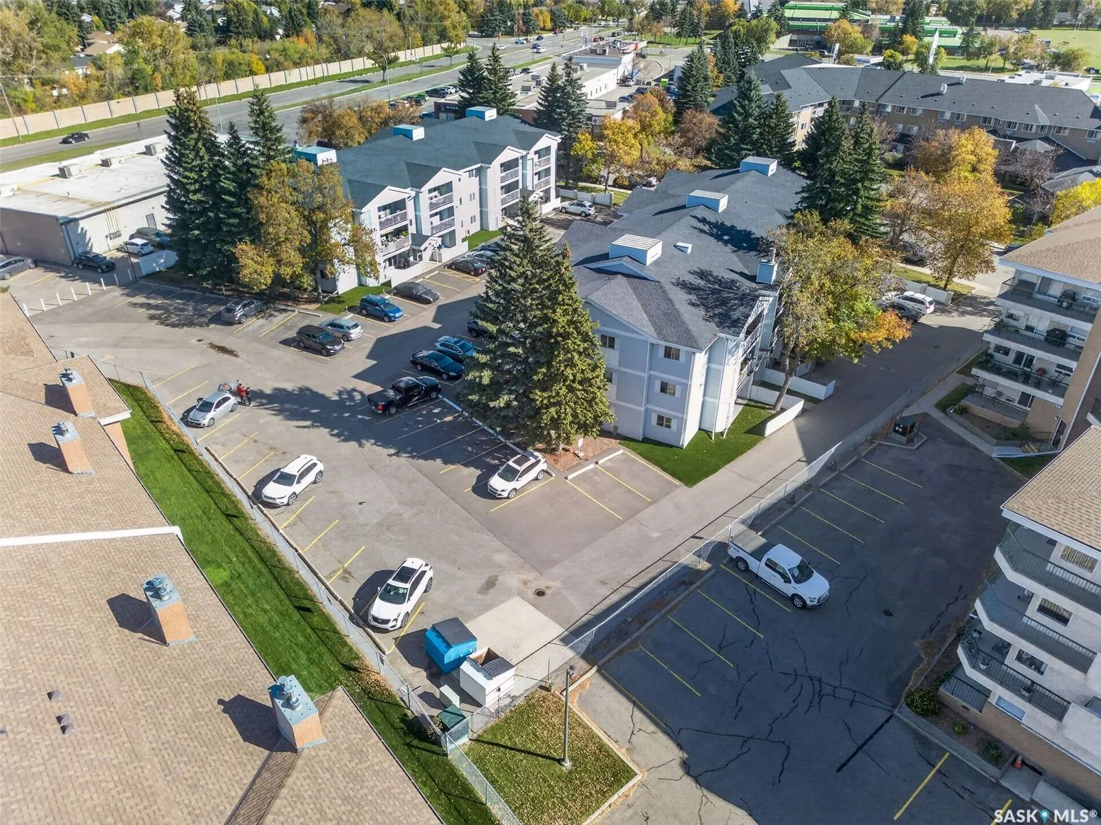 309 Cree CRESCENT #106