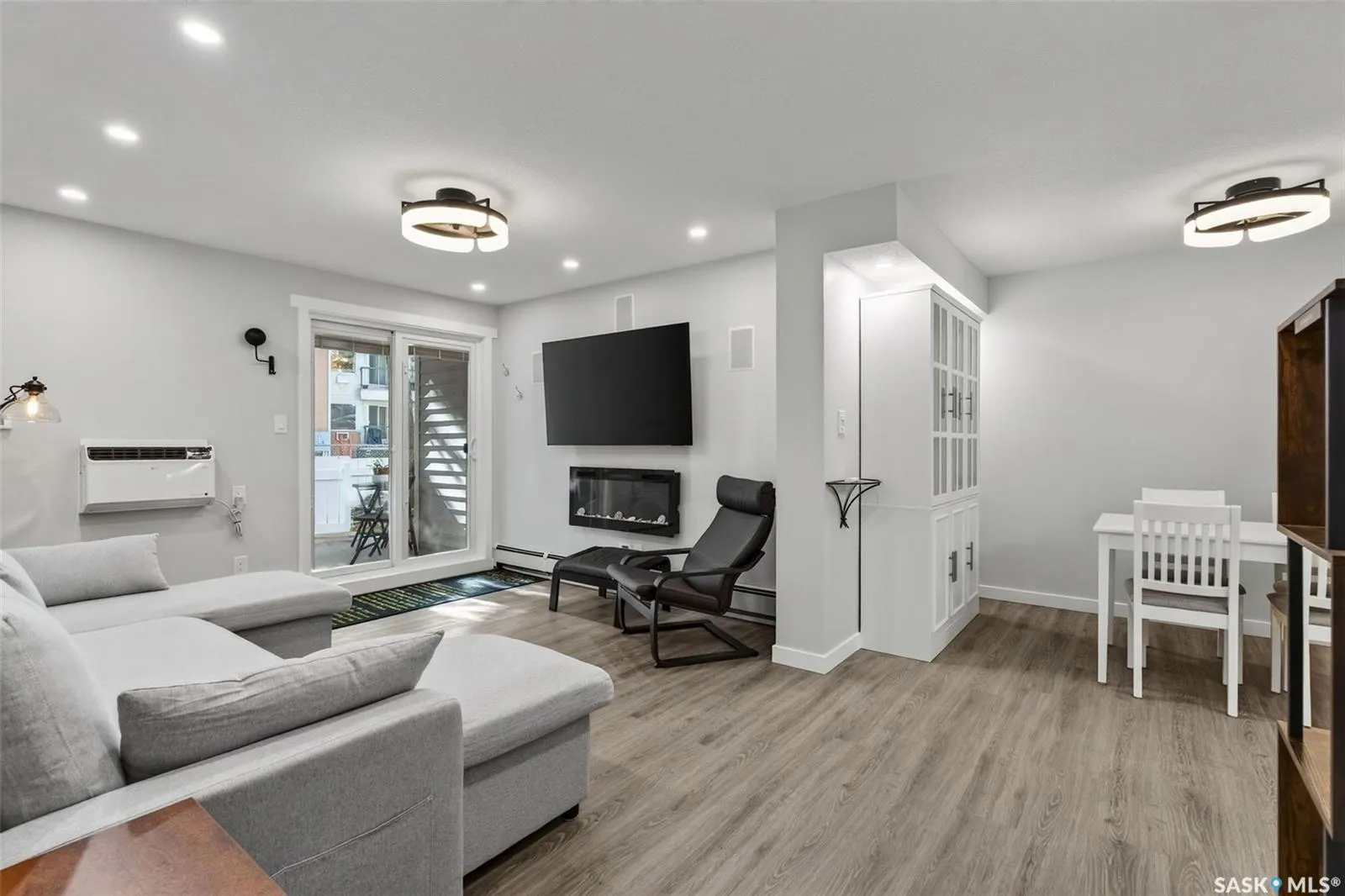 309 Cree CRESCENT #106