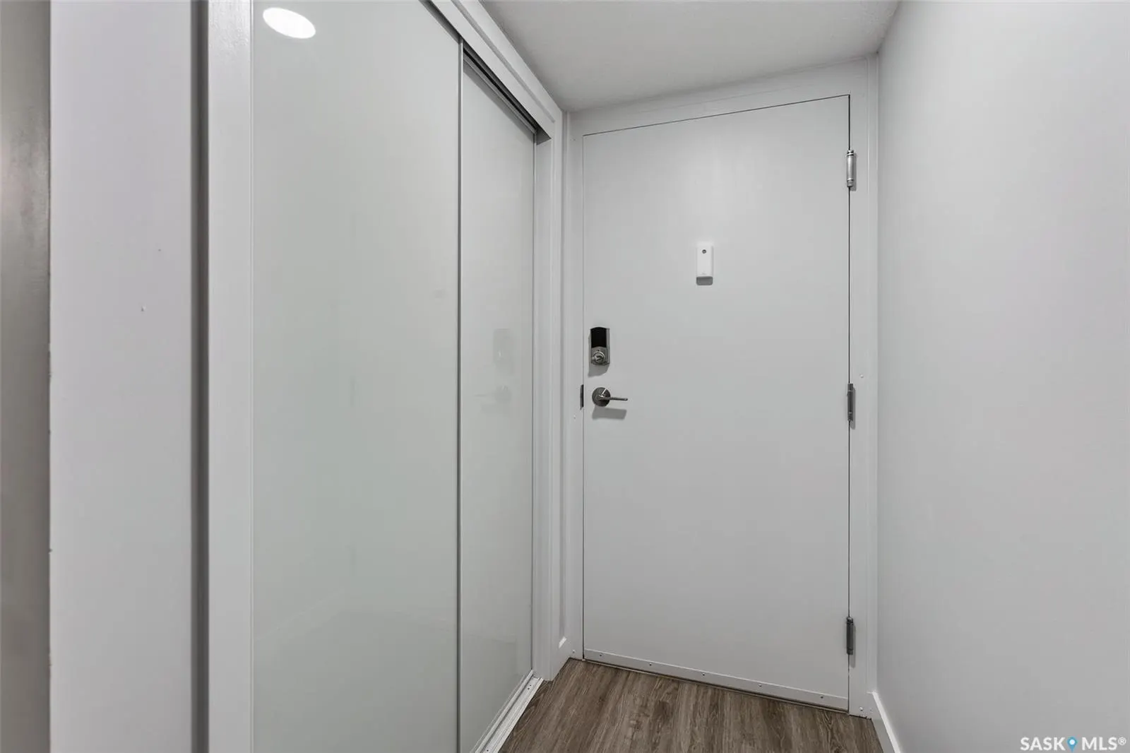 309 Cree CRESCENT #106