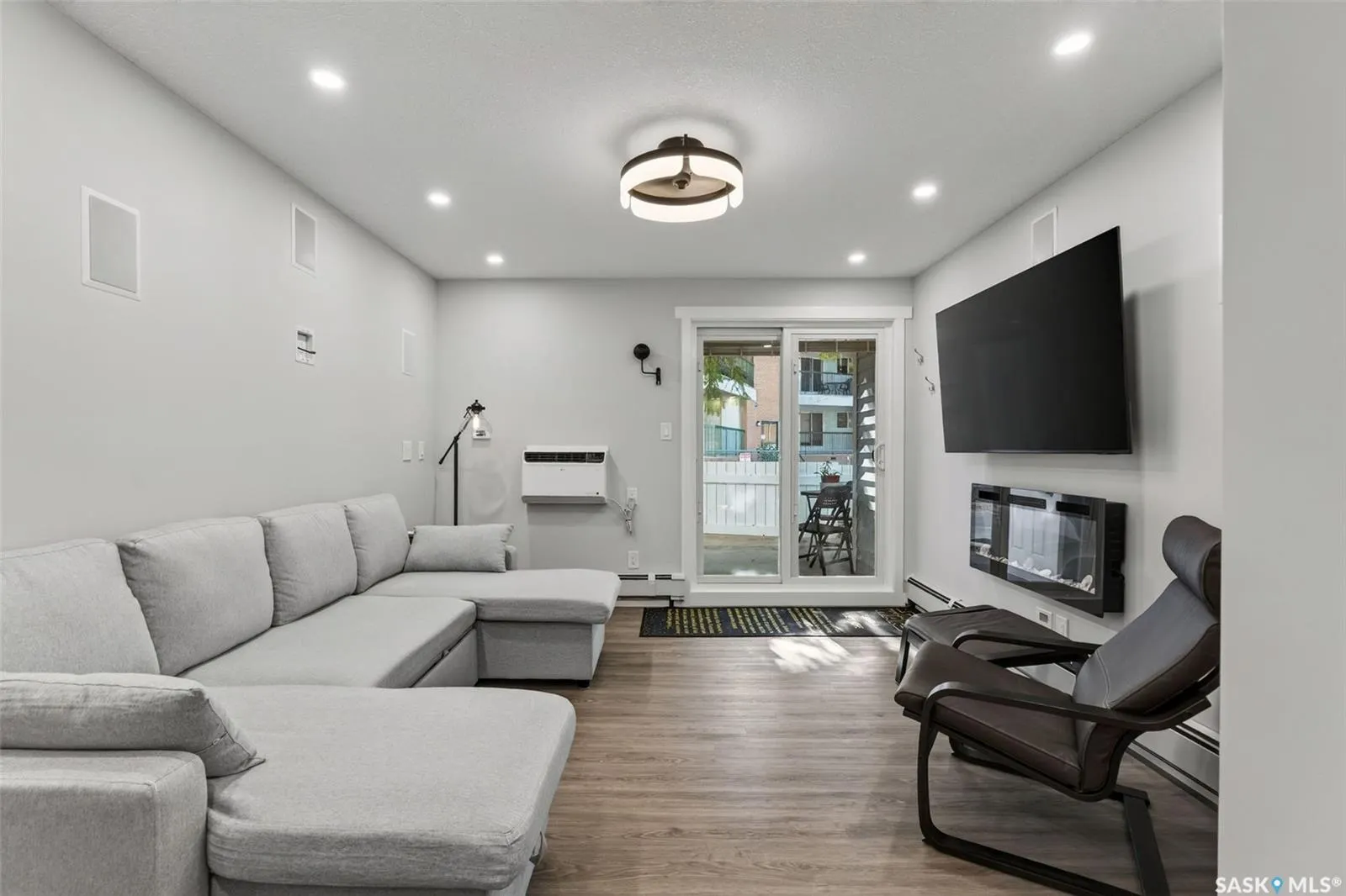 309 Cree CRESCENT #106