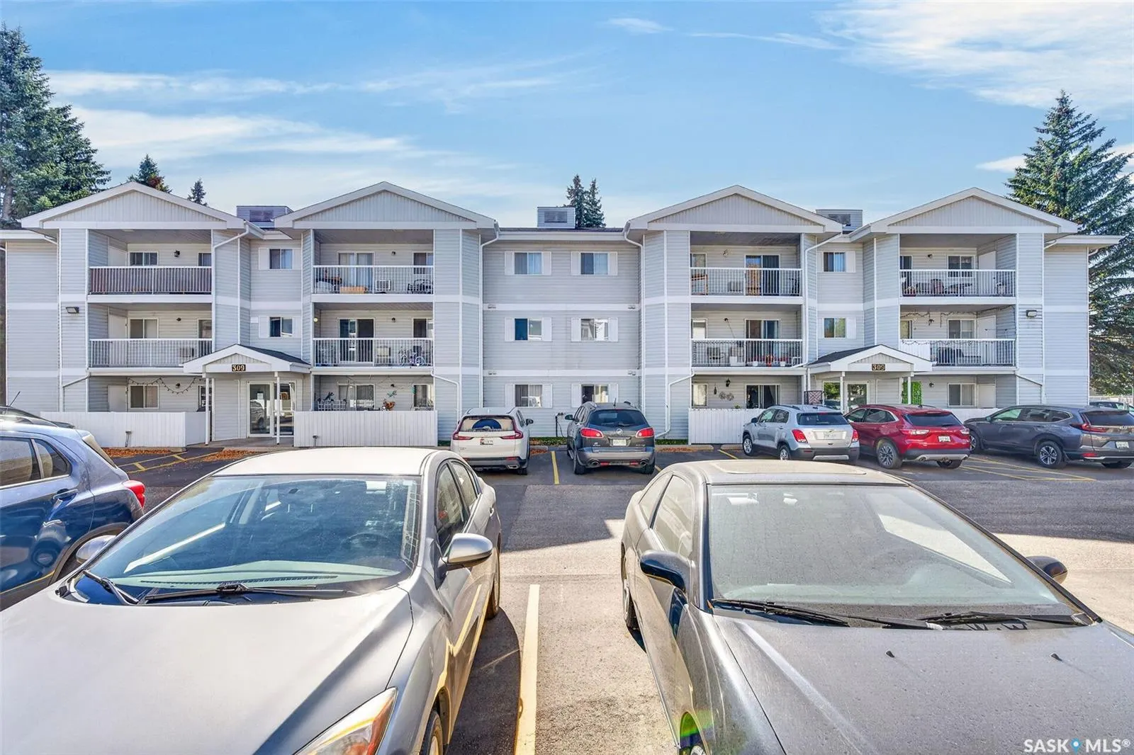 309 Cree CRESCENT #106