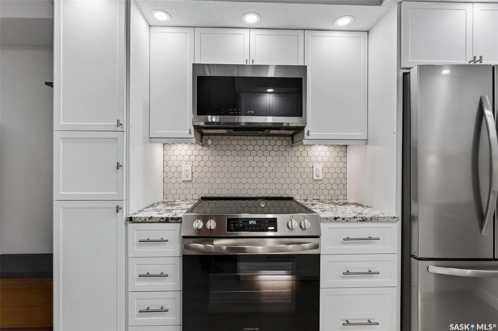 309 Cree CRESCENT #106
