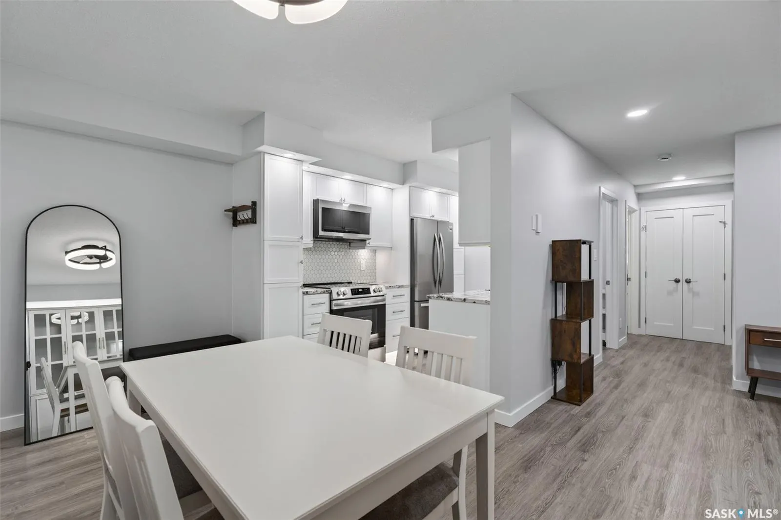 309 Cree CRESCENT #106