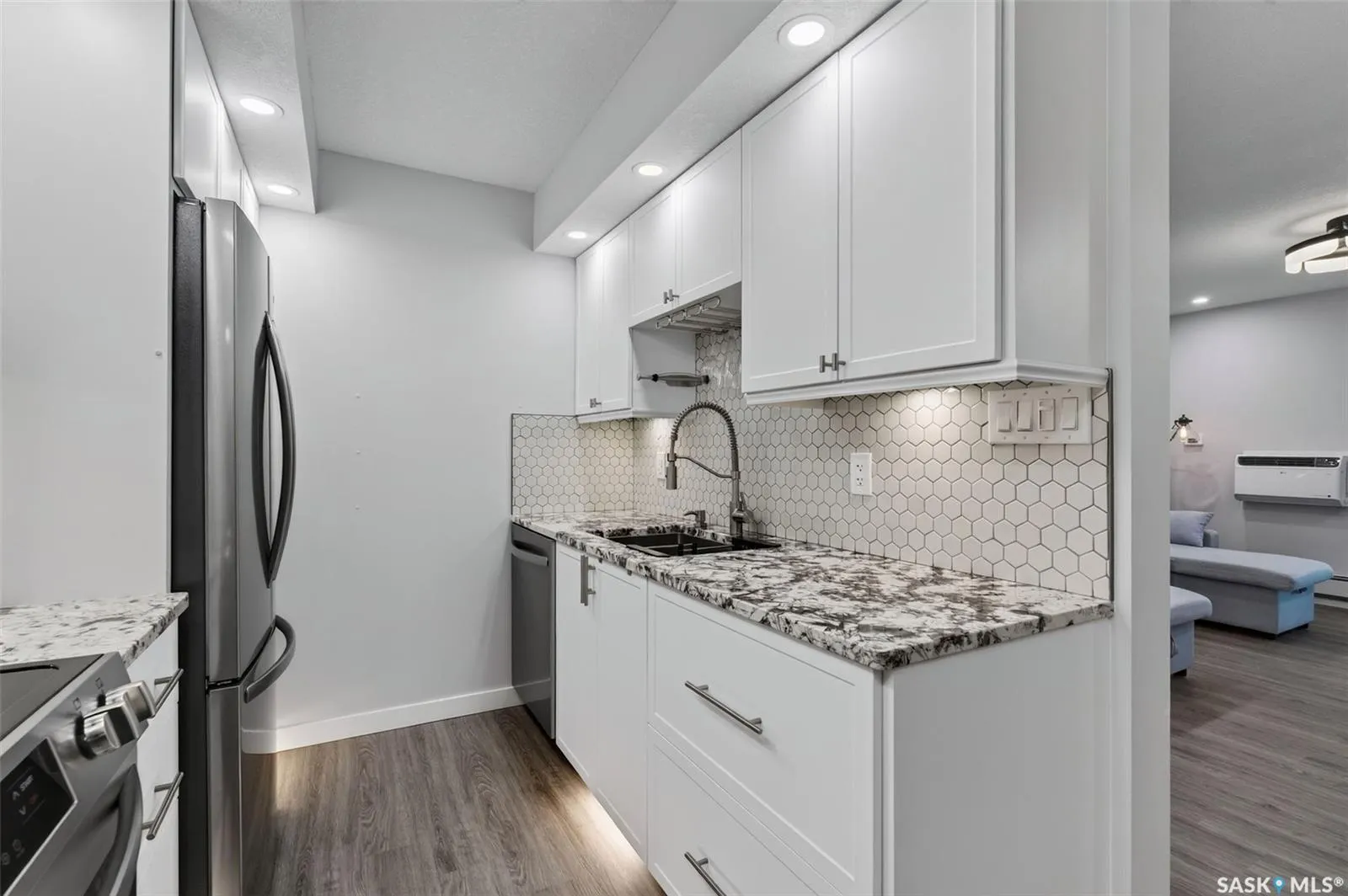 309 Cree CRESCENT #106