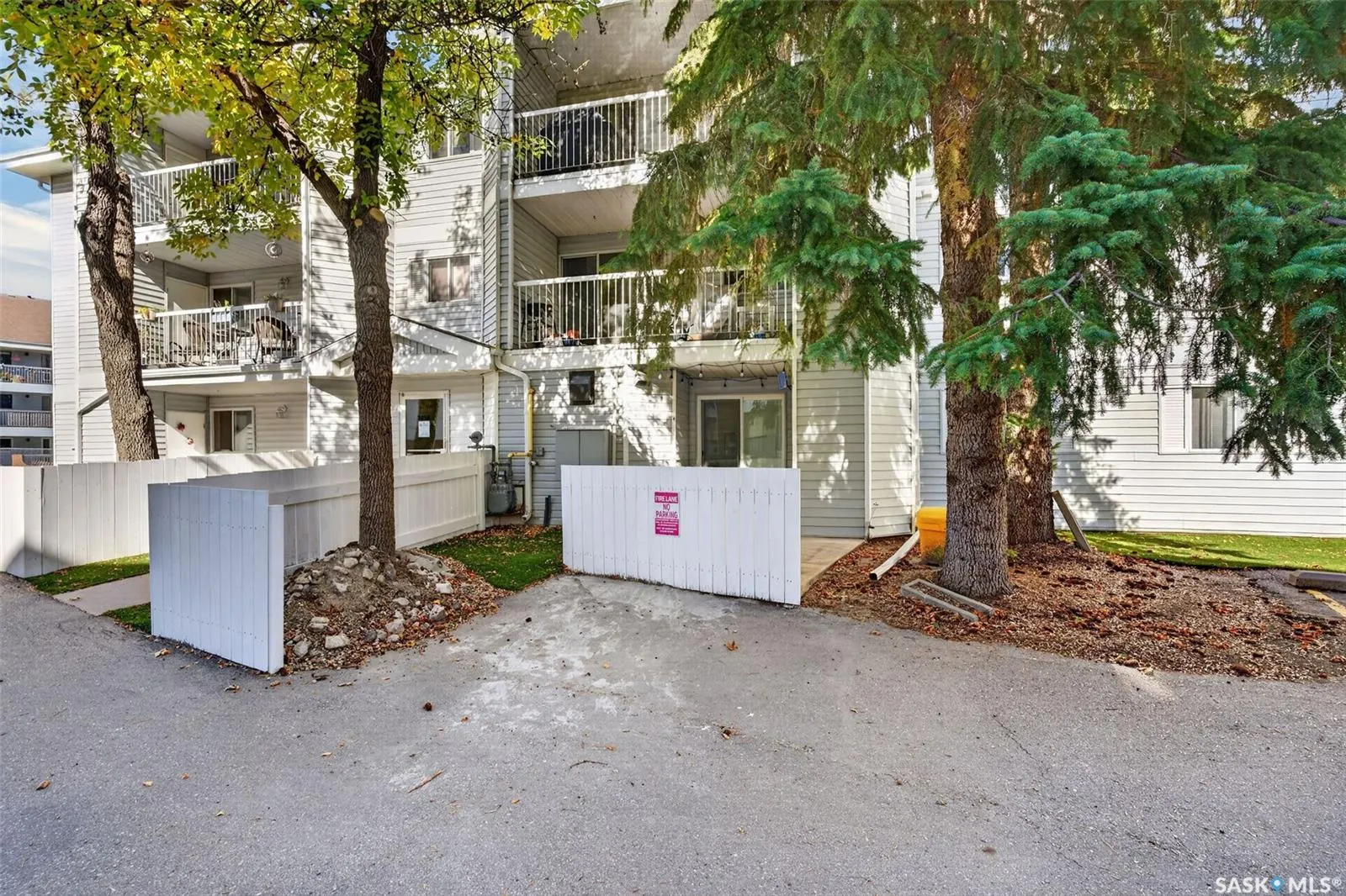 309 Cree CRESCENT #106