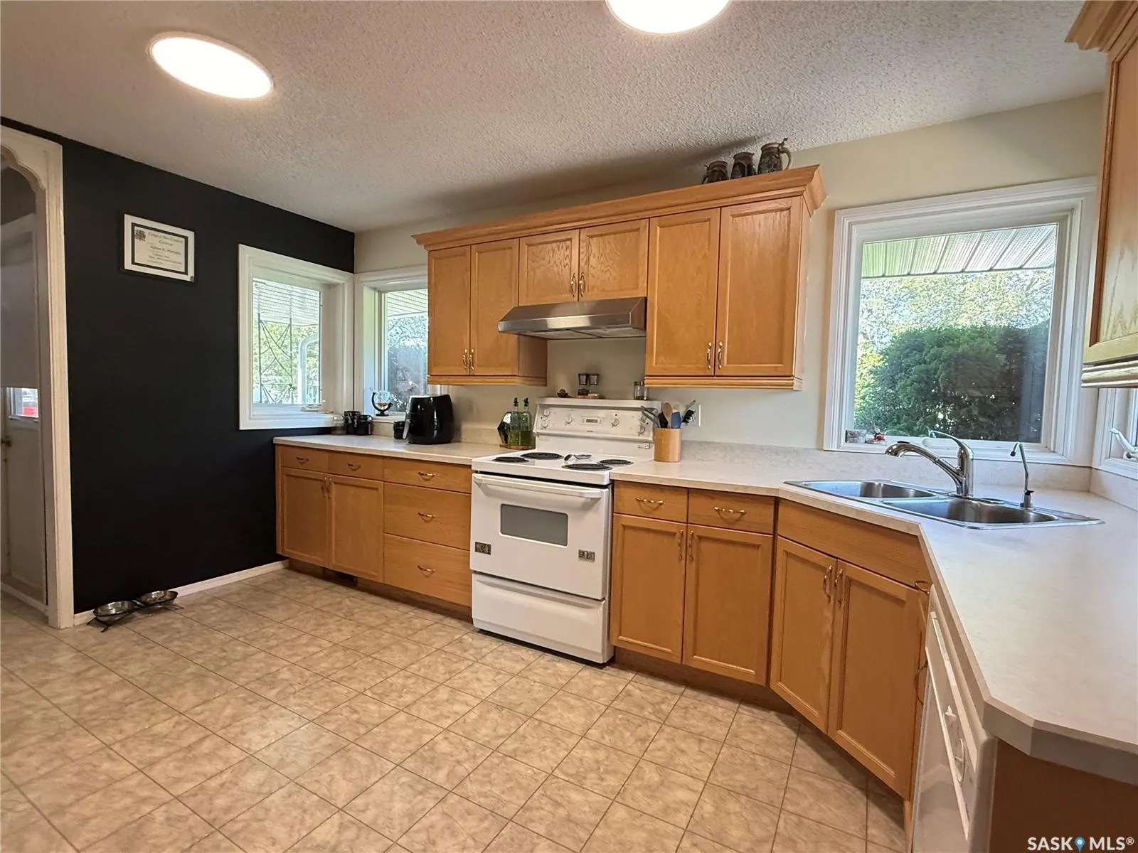 212 Ash DRIVE