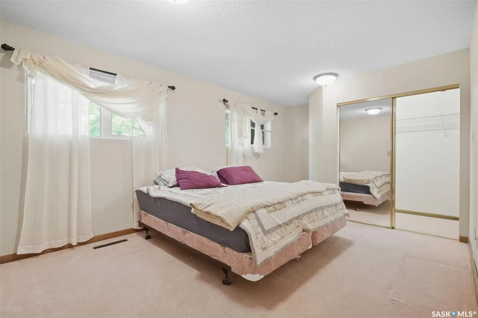 24 Harrison CRESCENT