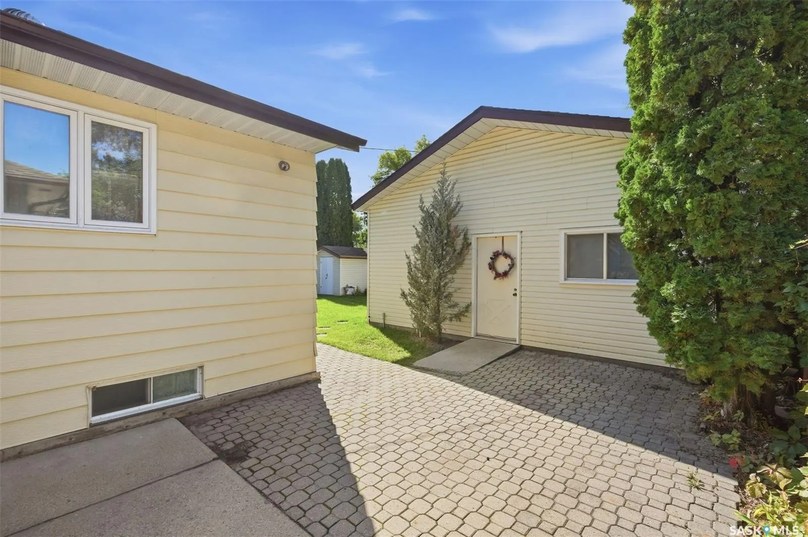24 Harrison CRESCENT
