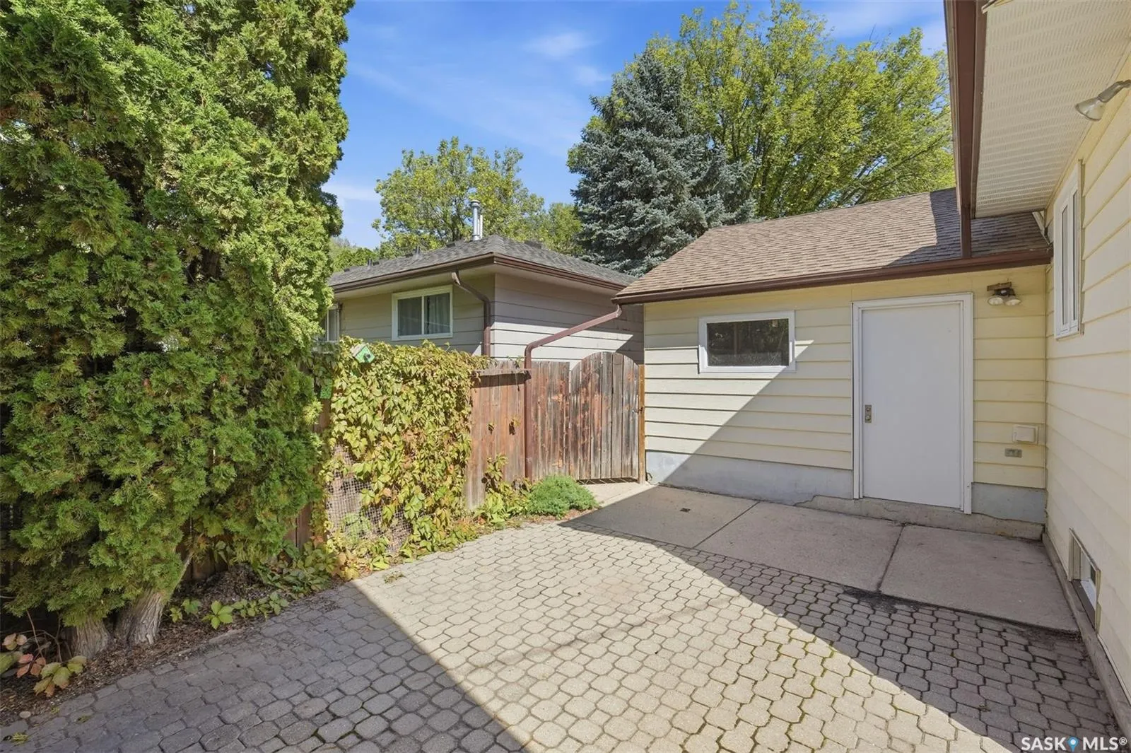 24 Harrison CRESCENT