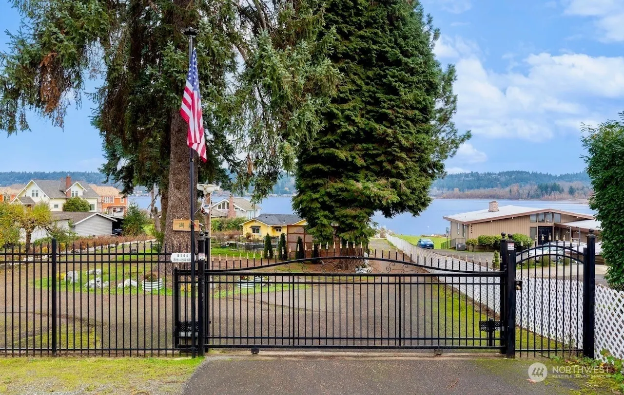 5104 NW Sammamish Road , Issaquah, WA 98027