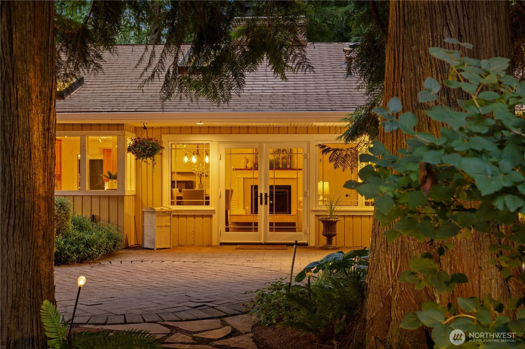 16 Bridlewood Circle , Kirkland, WA 98033-8740