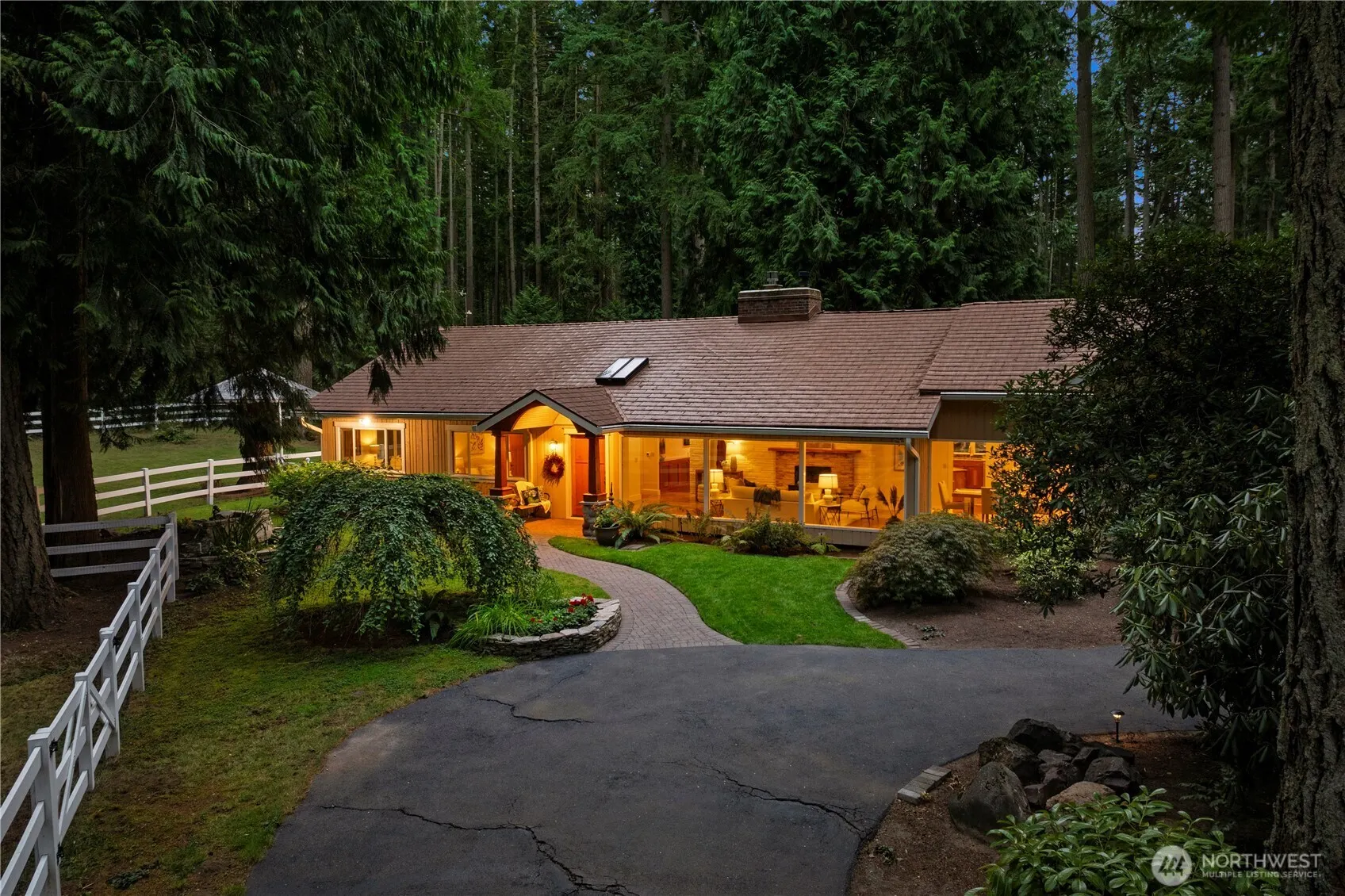 16 Bridlewood Circle , Kirkland, WA 98033-8740