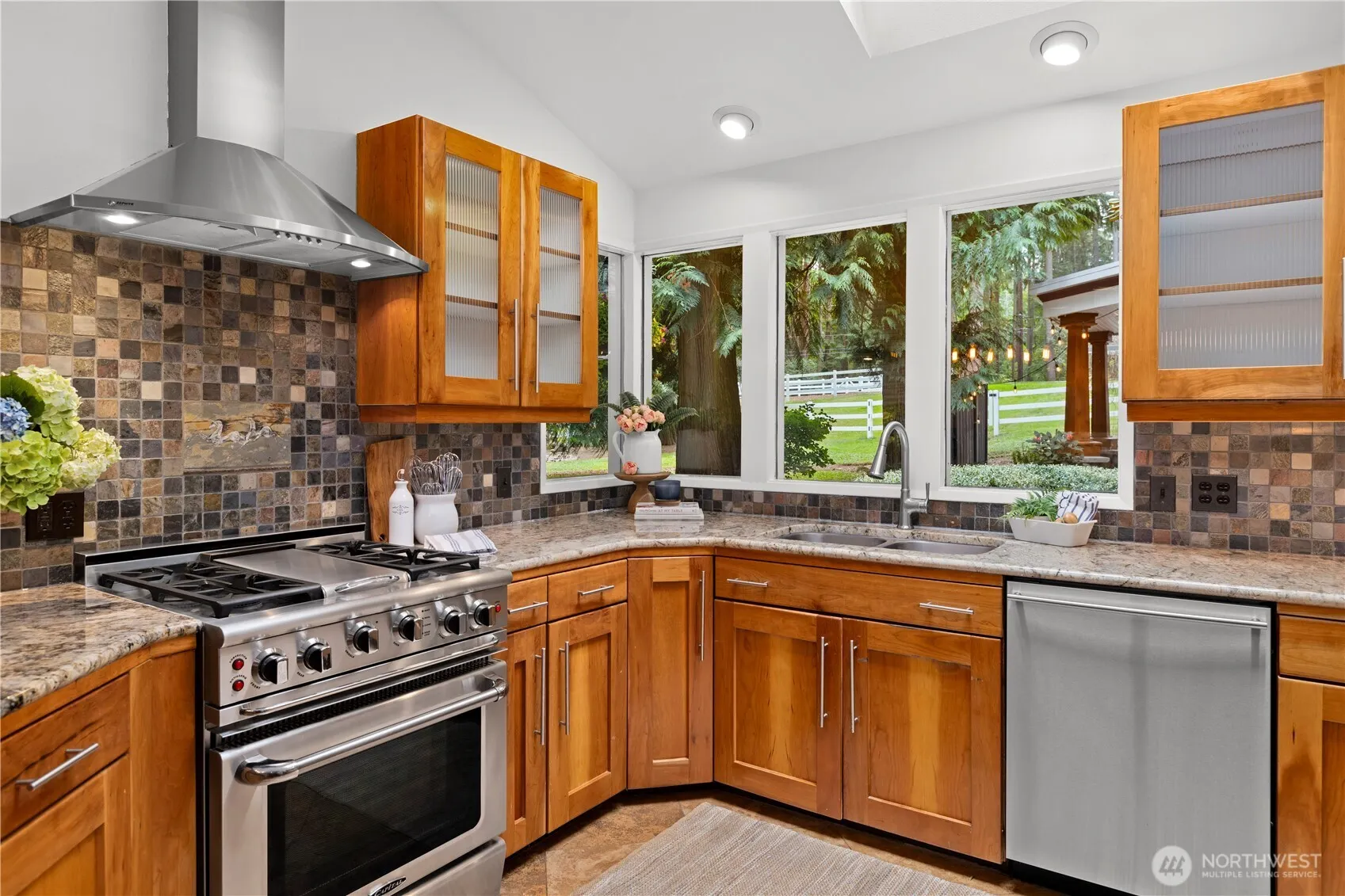 16 Bridlewood Circle , Kirkland, WA 98033-8740