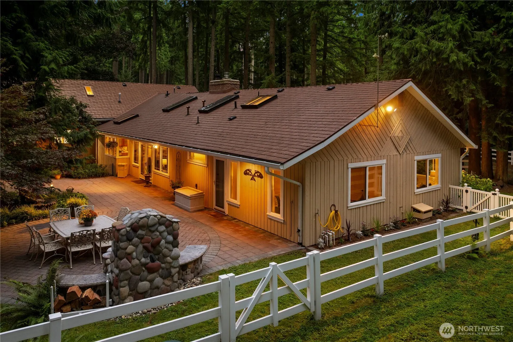 16 Bridlewood Circle , Kirkland, WA 98033-8740
