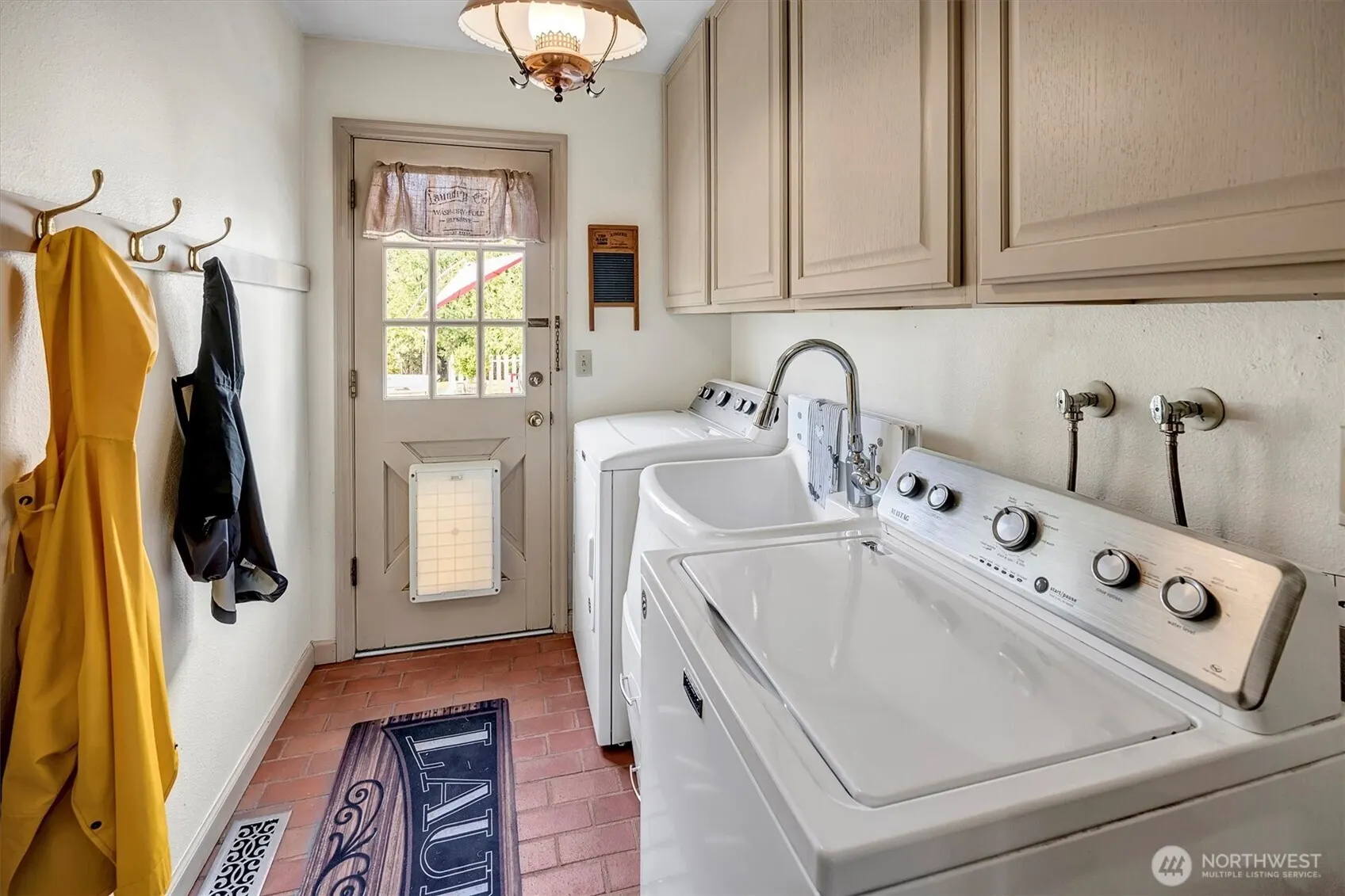 14707 Bear Creek Lane NE, Woodinville, WA 98077