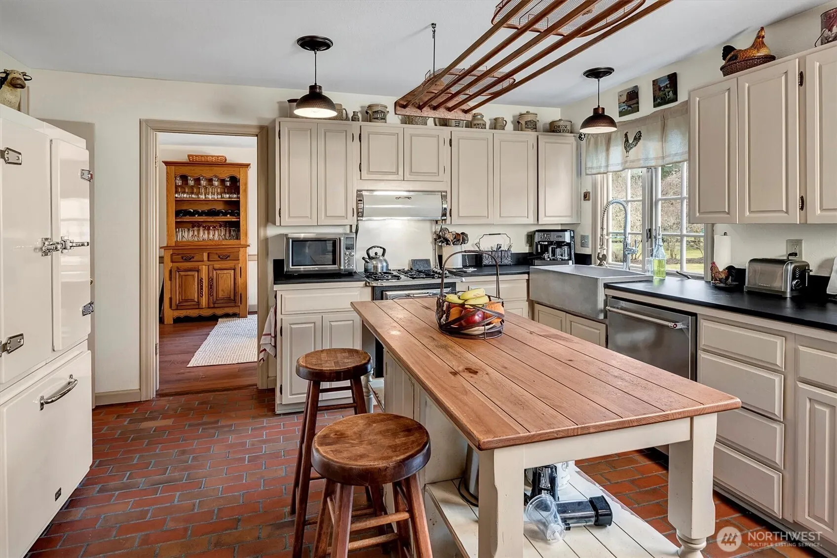 14707 Bear Creek Lane NE, Woodinville, WA 98077