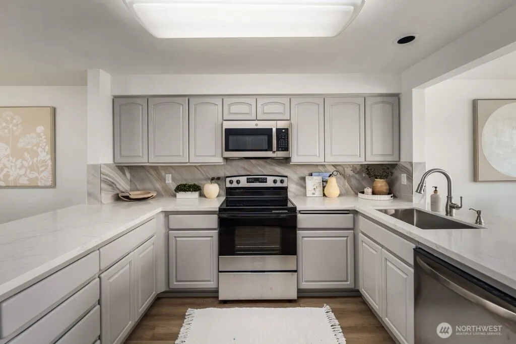 15662 NE 70th Court , Redmond, WA 98052
