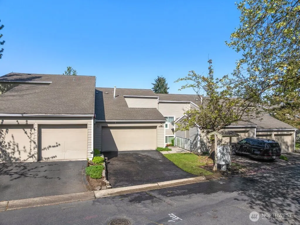 15662 NE 70th Court , Redmond, WA 98052