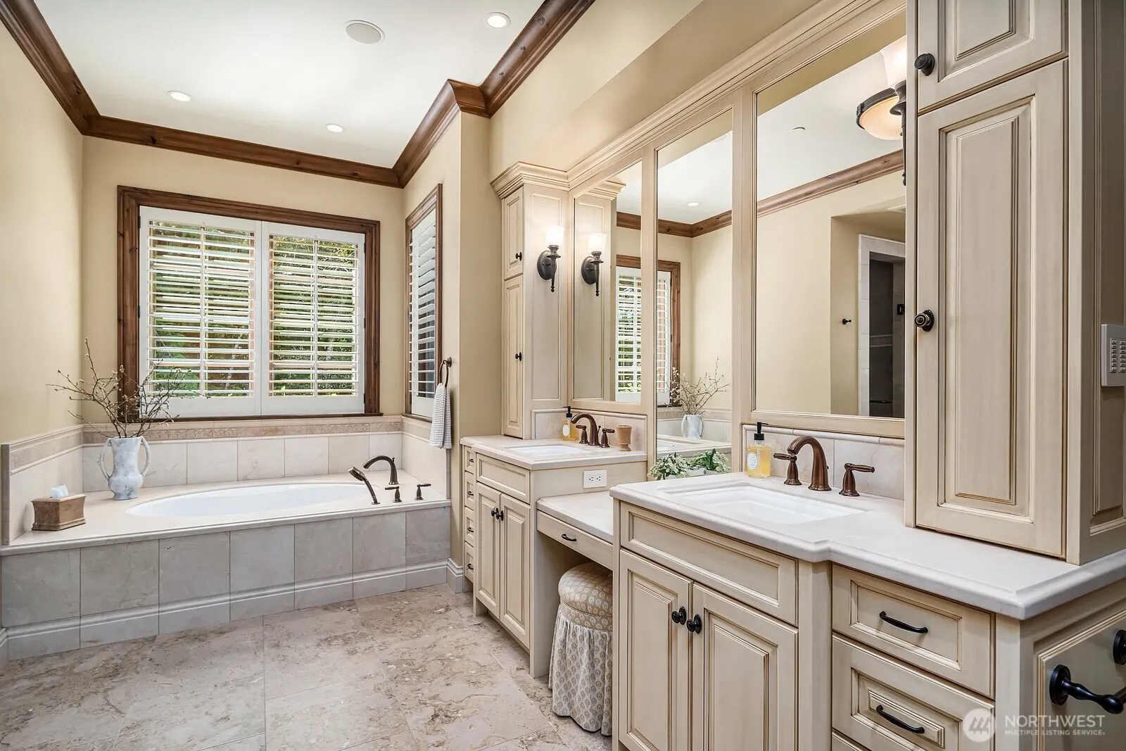 2045 250th Place NE, Sammamish, WA 98074